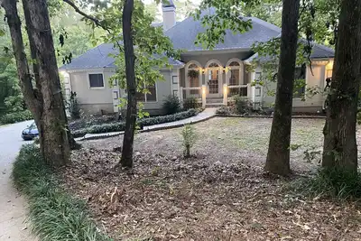 Image de 4 Bedrooms Secluded Oasis on 3 Acres 20minutes from Hartsfield Atlanta Airport