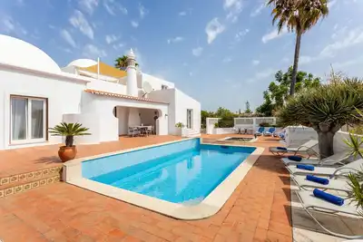 Image de Villa with 7 bedrooms and private pool in Alporchinhos, walking distance to beach