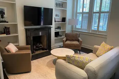 Image de Georgetown Quintessentail Home, 3 Br 2 Ba + office and patio