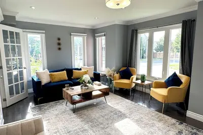 Image de Chic, Clean, Stylish Home You'll Love