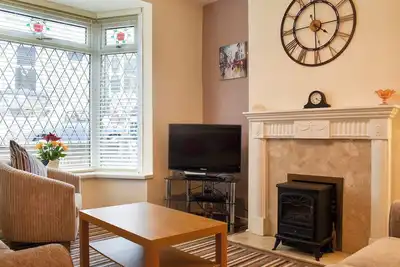 Image de Situated in the historic coastal town of Whitby, you have this delightful house.