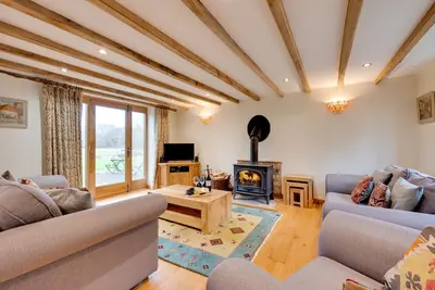 Image de Birdsong Barn - Deux Chambres Maison, Couchages 4