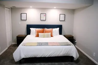 Image de ✴Luxe Living ✴Fast WiFi ✴Dog Friendly ✴Just Remodeled ✴2 miles to Downtown Indy