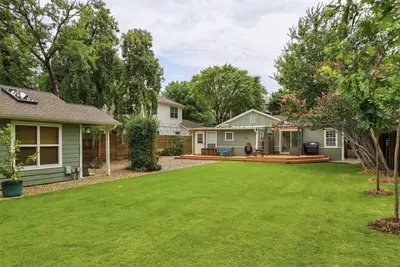 Image de Cozy Multi-Property Bungalow in Central Austin W/Hot Tub