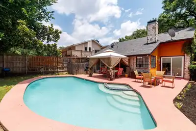 Image de Downtown Dallas Full House with Sparkling Heated Pool/Spa