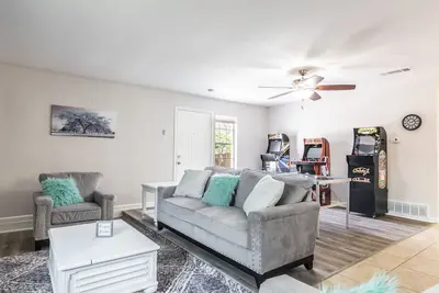 Image de 30% Off Arcade Mania - Large Yard 4 pets! 4 TVs