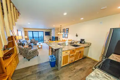 Cozy Condo Near Lifts
