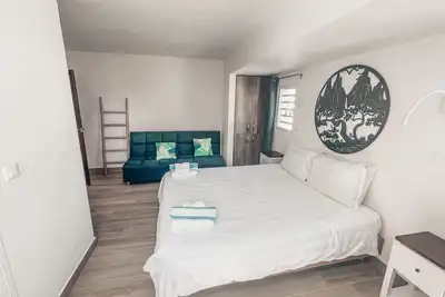 Image de Cozy appartement d'une chambre sur la plage, entièrement meublé.
