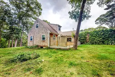 Image de Adorable Home on a Grassy Lot w/ Free WiFi, Two Living Areas, & a Full Kitchen