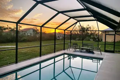 Canal home, heated pool, close to everything! !