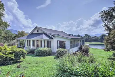 Image de Pet-Friendly Waterfront Hayesville Cottage!