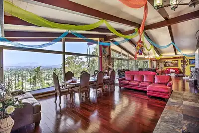 Image de Colorful El Cajon Gem: Deck, Garden & Valley Views