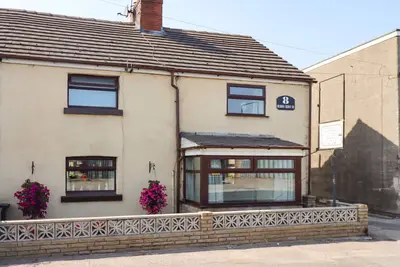 Image de 8 Heatons Bridge Road, family friendly, with a garden in Scarisbrick