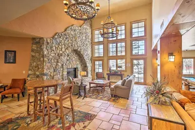 Keystone Studio Vacation Retreat, Hot tubs, pool, and more!
