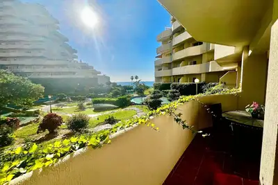 Image de Bel Appartement avec Vue Mer et Jardin Benalbeach