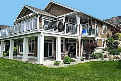 Image de 🏡 Stunning Lakeview Home | 2 Kitchens | 4br/4ba | Family-Friendly 🎉