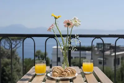 Apartment for 8: modern, spacious, kids-friendly, stunning view on the bay