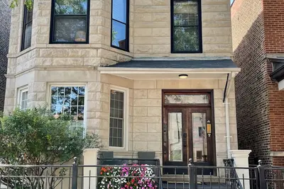 Image de The Wrigleyville Deluxe -Steps from Wrigley Sleeps 10