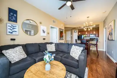 Image de Beautiful Modern Condo | 3021