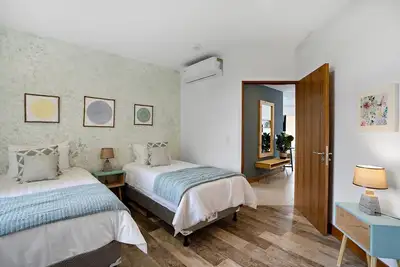 Image de Coastal Luxury Condo, Great Internet and Gym