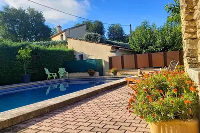 Image de Cottage at the foot of the Luberon + Garden and private swimming pool