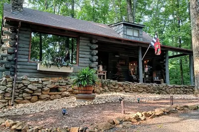 Image de \nYour Mountain Cabin Getaway Awaits!