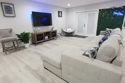 Image de Luxe by the Bay - A Togar Family Vacation Rental