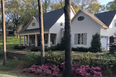 Image de Four Bedroom Walking Distance to Square and Campus