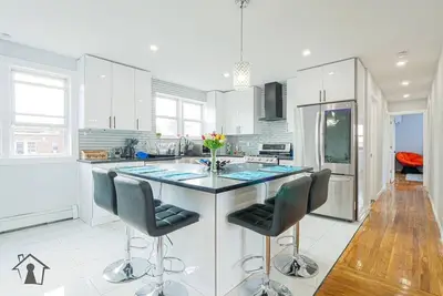 Image de Top floor 3bdrm 1. 5 bathroom apartment w/Balcony