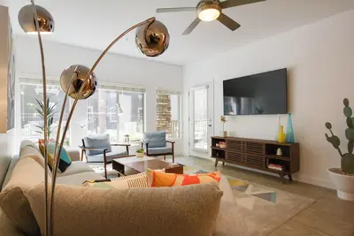 Walk to High St, Phoenix Gem w/ Resort-Style Perks