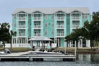 Image de River’s Edge - Largest Sq ft Unit - Assigned Boat Slip - WaterFront - Wifi