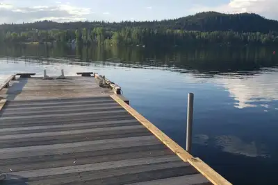 Image de Lake front with a dock - great fishing, outdoor trails, hunting & water sports!