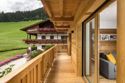 Image de Appartement \"Waidacherhof Wiese\" avec vue sur les montagnes, balcon et Wi-Fi