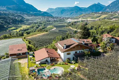 Image de Chalet \"Apfel Feld-Hof\" avec jacuzzi, piscine d’eau salée et terrasse
