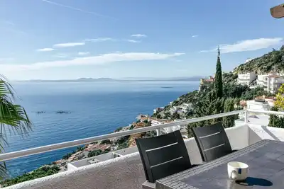 Image de \"Casa con Vistas al Mar y Piscinas 7\" avec vue sur la mer, piscine partagée, balcon et terrasse