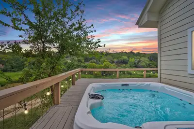 Image de Restful Retreat- Stylish 4 Bedroom Oasis