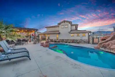 Image de Zion Reunion Poolhouse, Private Pool, Sleeps 24!