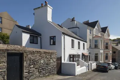 Image de Baljean is a charming, eighteenth century cottage, enjoying an enviable position overlooking Port Er