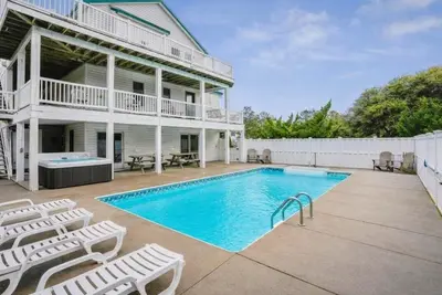 Image de Oceanside:  Beautiful home with Pool and Hot Tub, Pet Friendly!