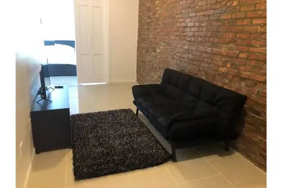 Modern Two-Bedroom Apt close to Manhattan Diva