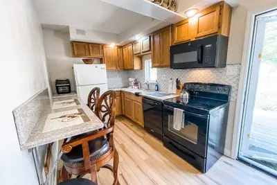 Image de Private 2 bed Home - 5 min from I-55-nature views