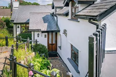 Image de 3 chambres à coucher à Red Wharf Bay