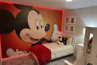 Image de Spacious home with Avengers themed game room