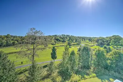Image de 1 Block to Branson Strip: Cozy Golf-View Condo