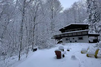 Image de Chalet dans les arbres 3 ch. sur le mont Ste-Marie. 8 pers.
