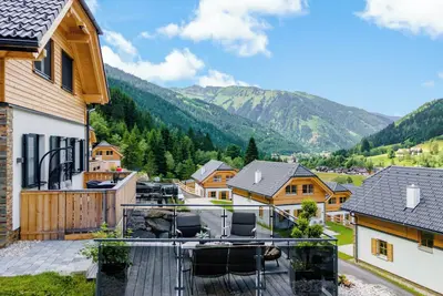 Image de Chalet de luxe avec bain Ă remous et sauna