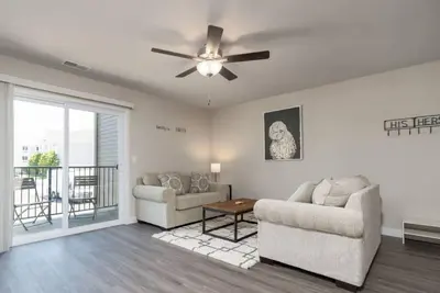 Image de 7b · Grand Prairie Mall  + Louisville Slugger = Winning