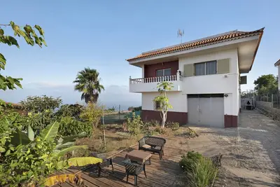 Image de Finca Jalón de Cameros avec vue sur la mer et les montagnes, Wi-Fi, terrasse et jardin.