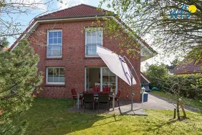 Image de Spacious vacation home Seepferdchen on Borkum with garden and modern furnishings.