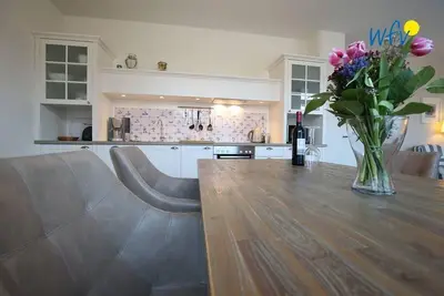 Image de Two separate bedrooms, south-facing balcony and terrace!